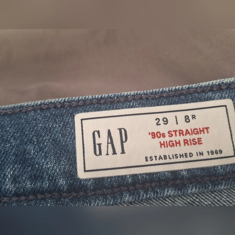 Gap 90's Straight High Rise, Size 29 - Picture 2 of 4